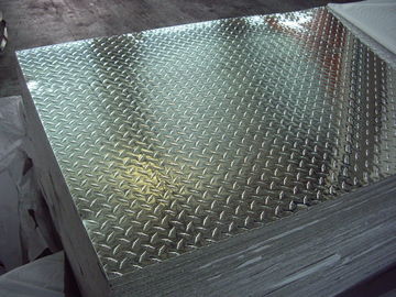 中国 2.0mm のスタッコ ミラーのアルミニウム踏面の版によって浮彫りにされる非上塗を施してあるシート サプライヤー