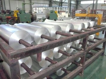 中国 ジャンボ ロールの合金8011産業アルミ ホイルの適用範囲が広いパッキング8006の0.006mmから0.2 mmの サプライヤー